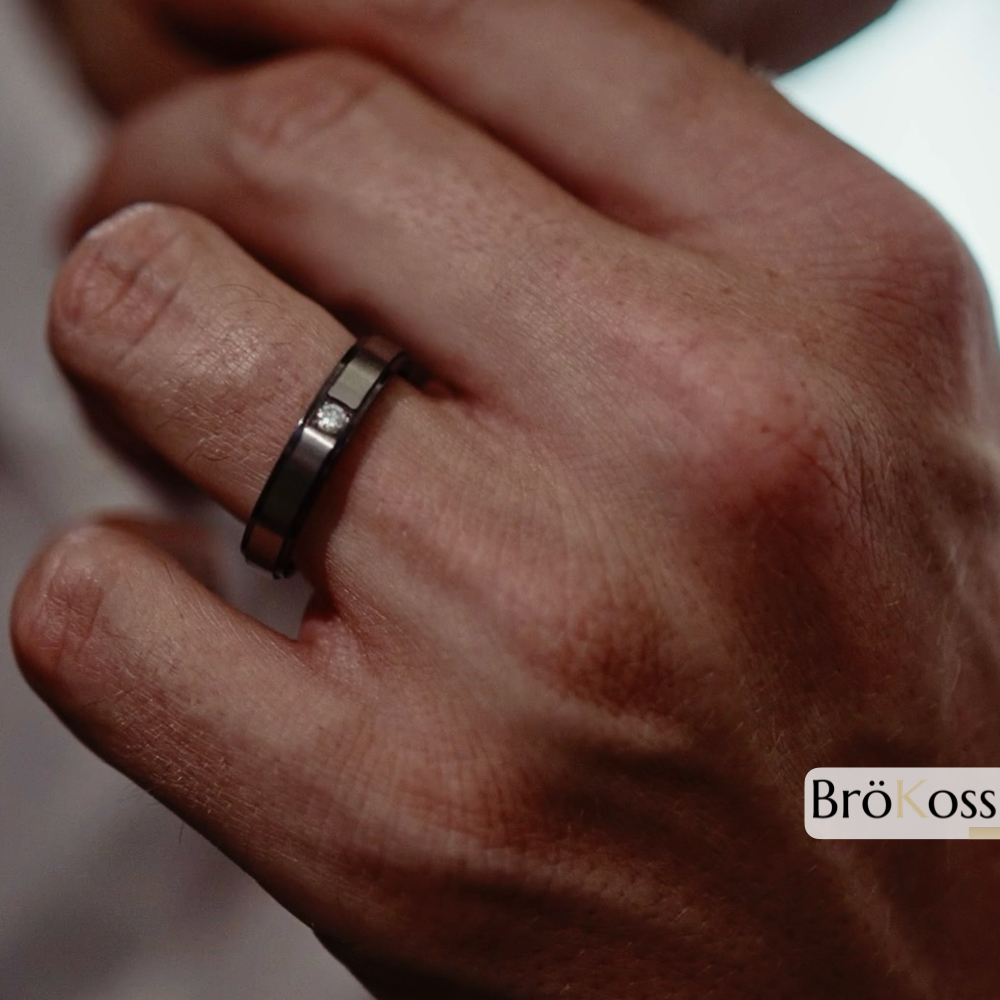 Anillo con diamantes hombre 006cts talla brillante zirconio gris y negro