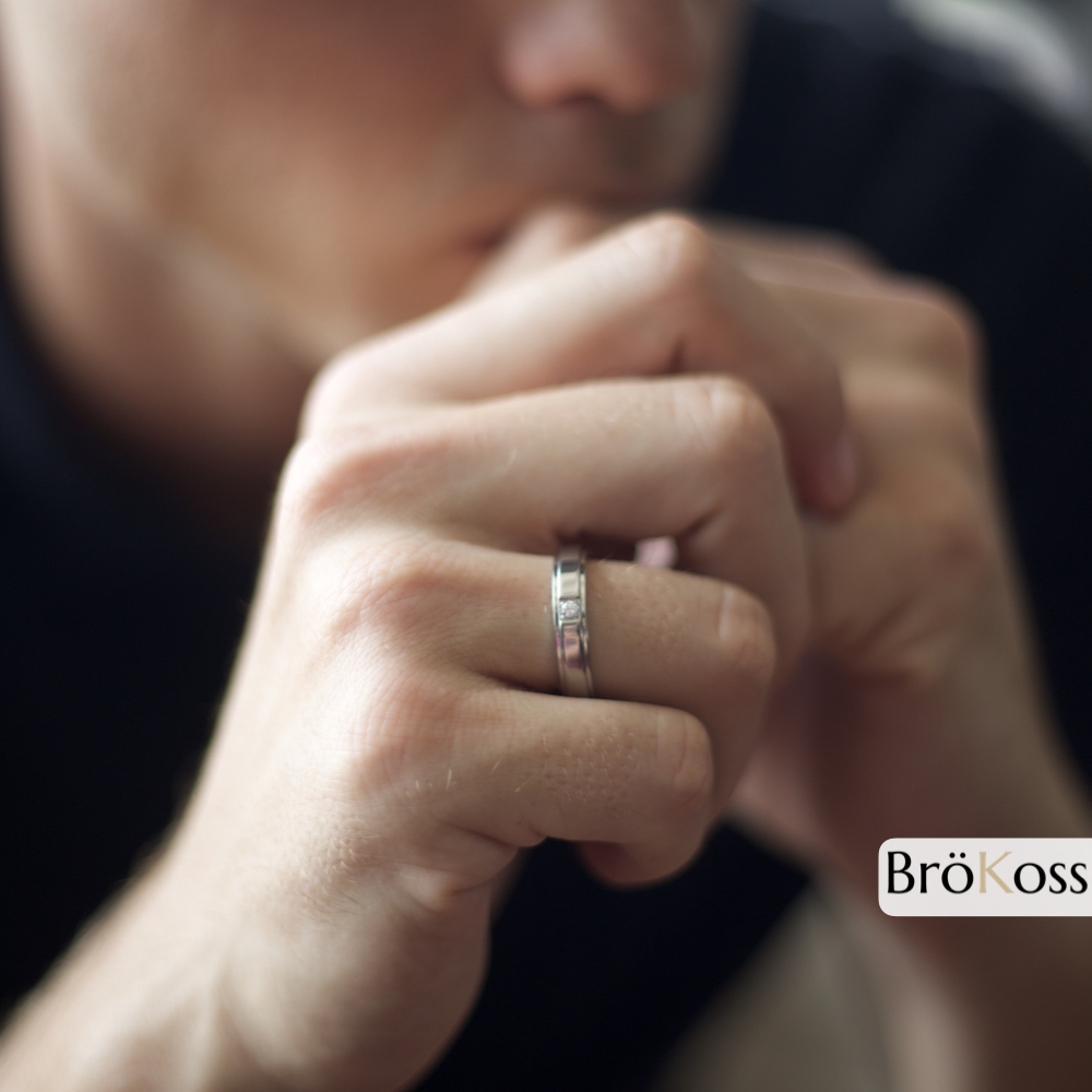 Anillo de diamante moderno para hombre