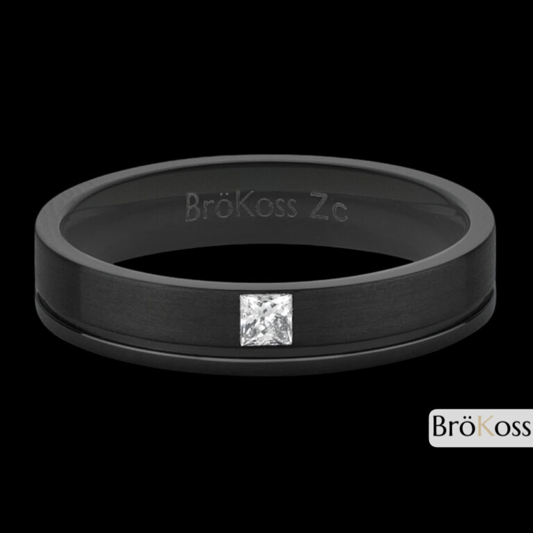 Anillo de compromiso hombre colocado horizontalmente, mostrando zirconio negro y diamante central