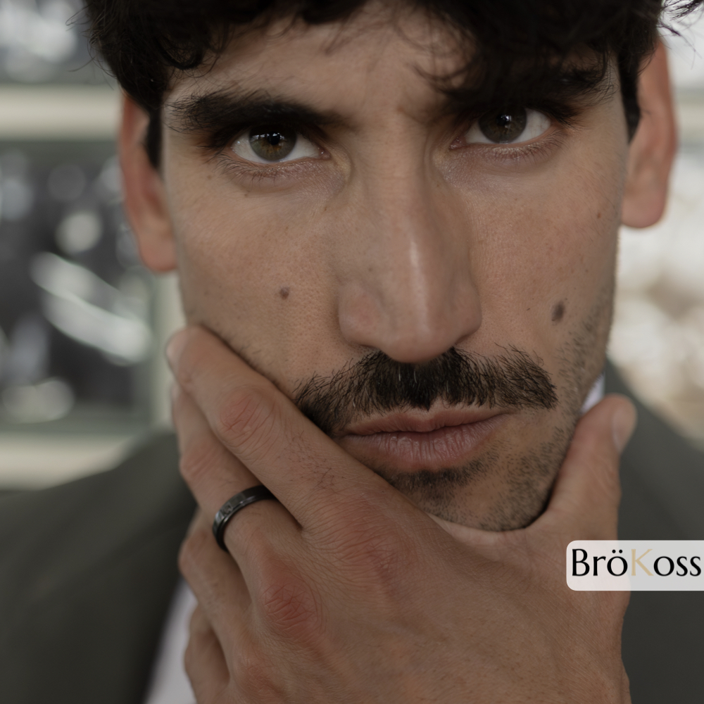 Anillo pedida hombre anillo negro con diamante negro en modelo masculino